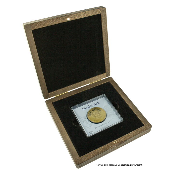 Wooden case for a large square capsule